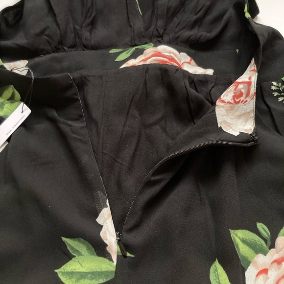 Black Floral Print Tie Neck Romper - Picture 5 of 6